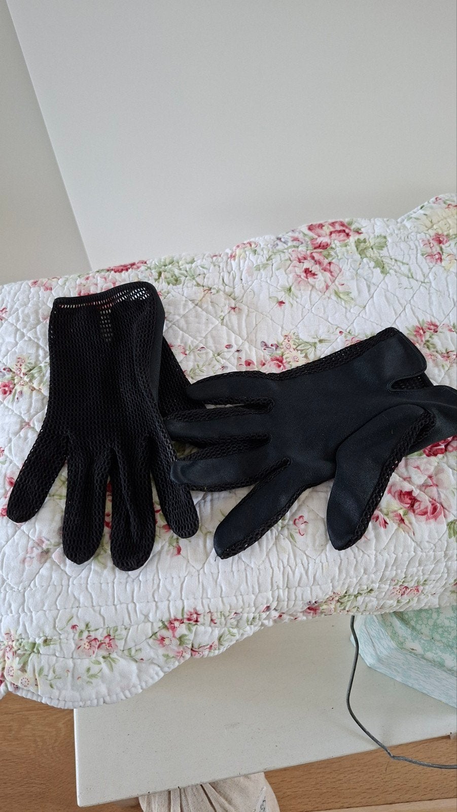 Oude zwarte dames handschoentjes uit Frankrijk, Ophalen of Verzenden