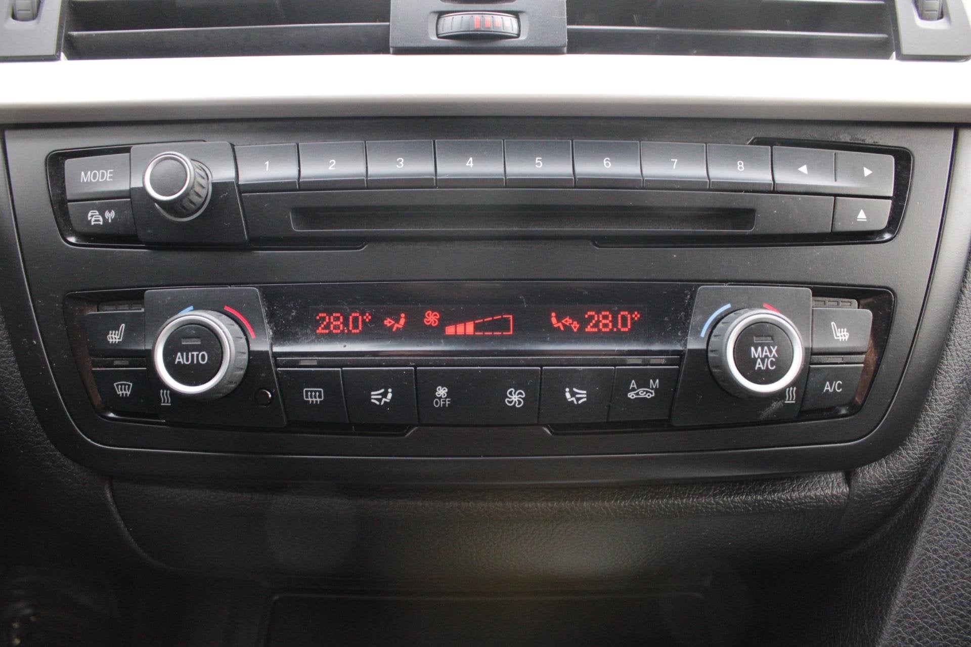Foto 12 van BMW 3-serie 316i High Executive | Airco | Navi |Elec ramen |
