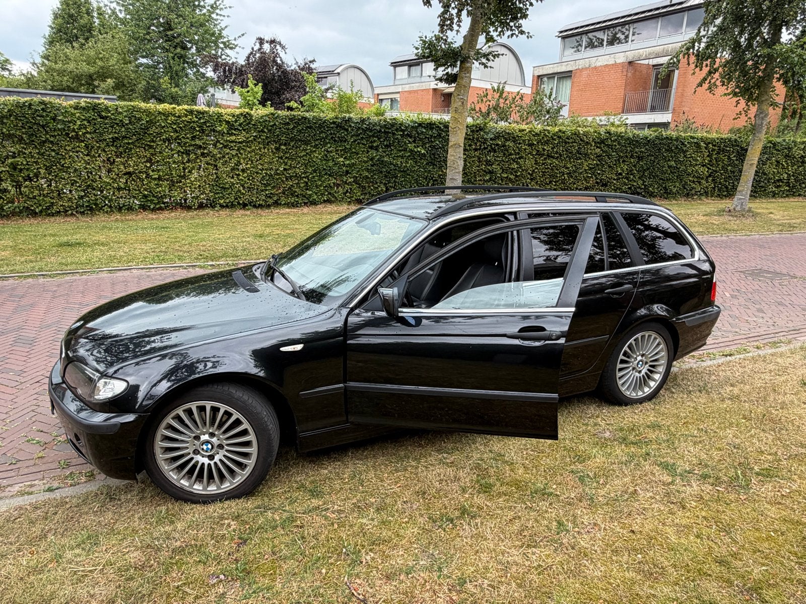 BMW 3-Serie 2.0 D 320 Touring 2005 Zwart executive 320d, Auto's, Achterwielaandrijving, 1995 cc, Zwart, 4 cilinders