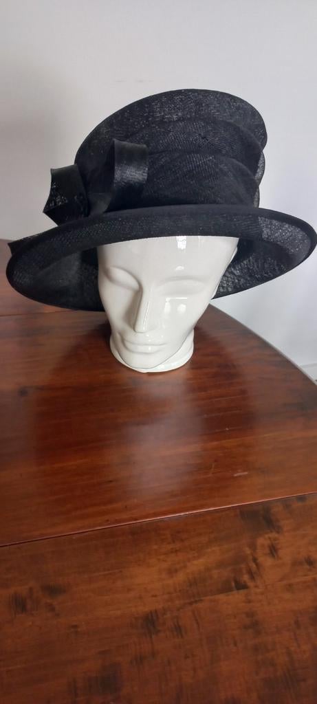Dameshoed Zwart, Kleding | Dames, Ophalen of Verzenden, Zo goed als nieuw, 58 cm (L, 7¼ inch) of meer