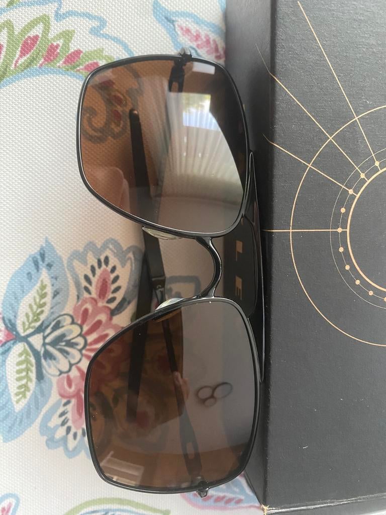 Oakley Deviation model, bijna nieuw, Zonnebril, Zwart, Ophalen of Verzenden, Zo goed als nieuw