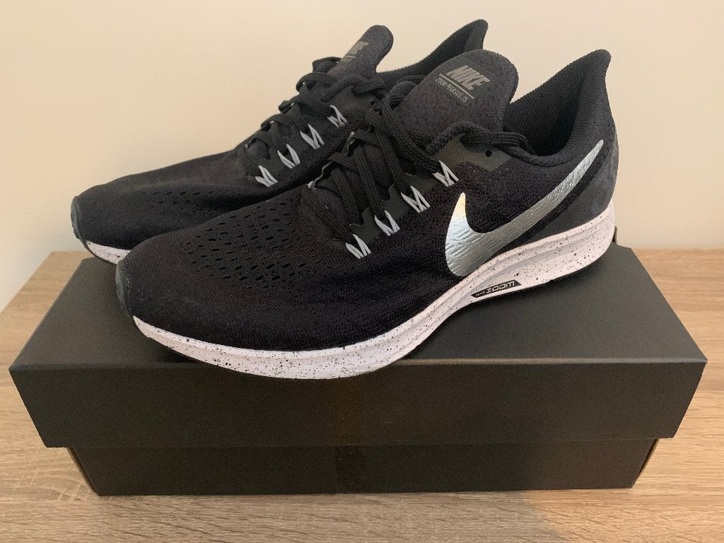 Nike Zoom Pegasus JF Black & Silver - Maat 42,5, Zwart, NIKE, Ophalen of Verzenden, Sneakers of Gympen