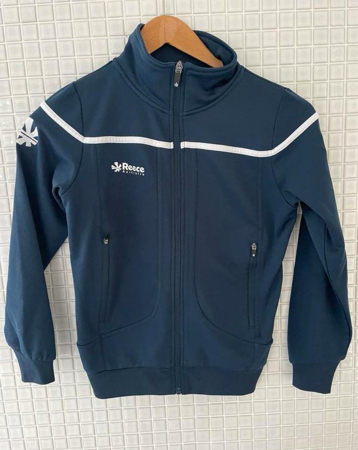 Reece trainingsjasje Donkerblauw maat 140, Verzenden, Zo goed als nieuw, Jongen of Meisje, Trui of Vest