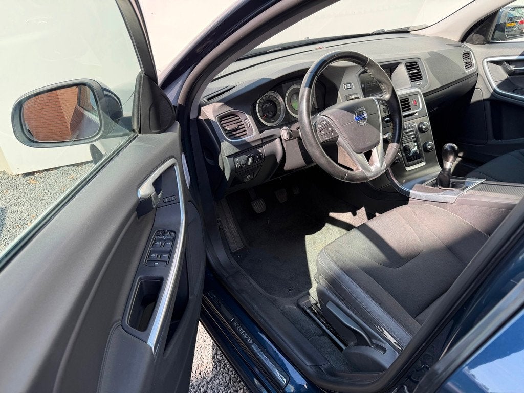 Volvo V60 2.0T Momentum | 2011 | Handgeschakeld |, Auto's, Volvo, Voorwielaandrijving, Euro 5, 4 cilinders, Met garantie (alle)