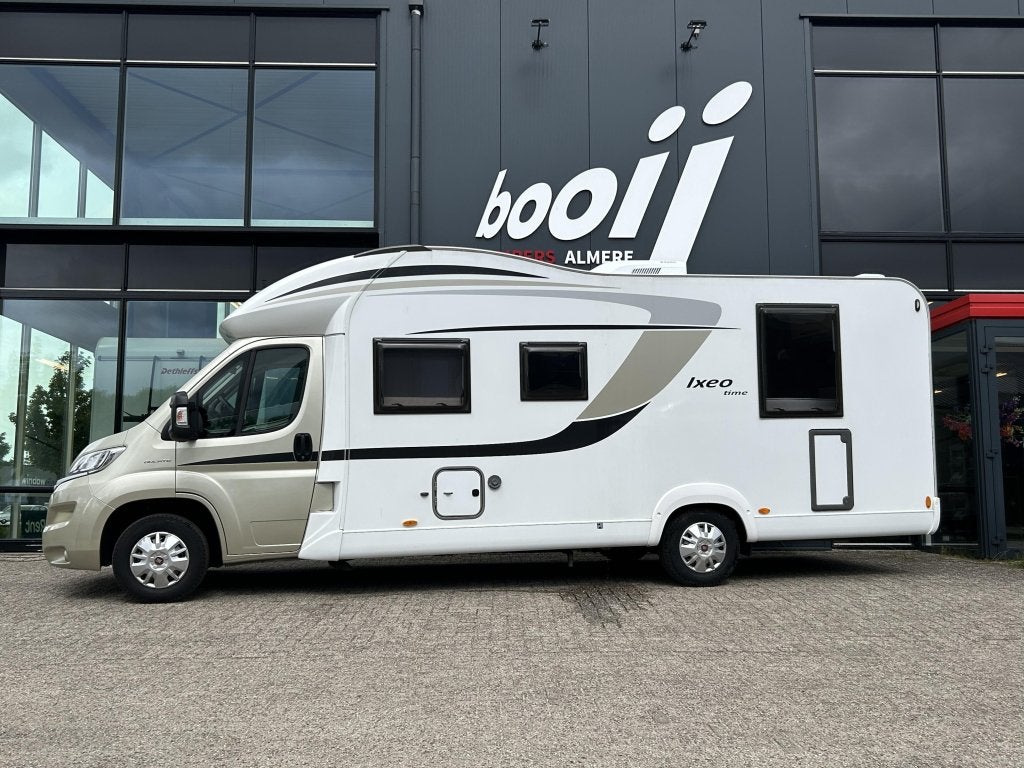 Bürstner Ixeo 734 + Hefbed + airco, Bürstner, 7 tot 8 meter, Tot en met 4, Handgeschakeld