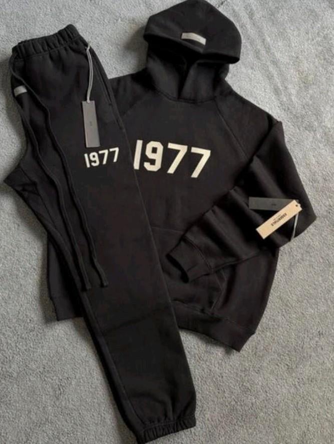 Fear of God Essentials 1977 Trainingspak Zwart, Ophalen of Verzenden, Zo goed als nieuw, Maat 48/50 (M)