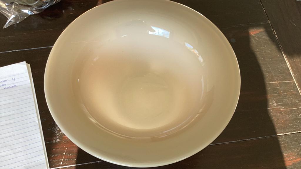 Glazen beige schaal, Ophalen of Verzenden, Overige stijlen, Glas, Schaal of Schalen