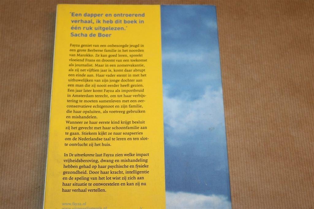 De Uitverkorene — Fayza Oum'Hamed [2009], Ophalen of Verzenden, Gelezen