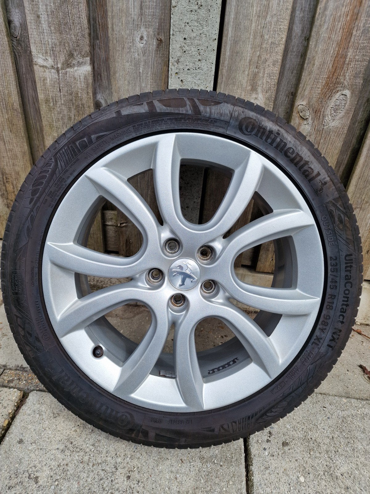 Premium banden 235/45 R18  op originele velgen, Auto-onderdelen, Ophalen, 18 inch, Gebruikt, Banden en Velgen