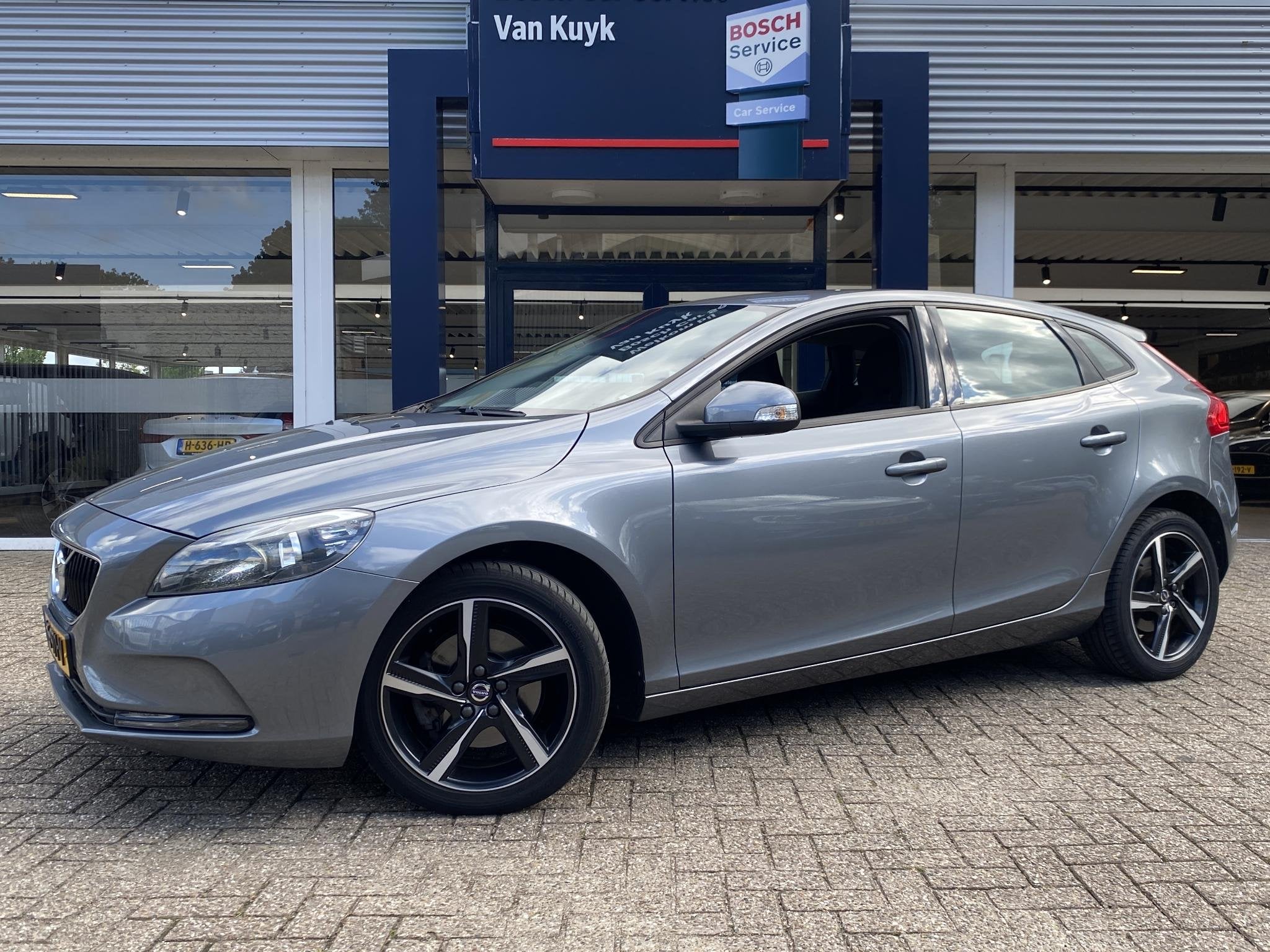 Volvo V40 2.0 T2 Kinetic / NL-Auto / Dealer-Onderhouden / Di, Voorwielaandrijving, Stof, Gebruikt, Euro 6