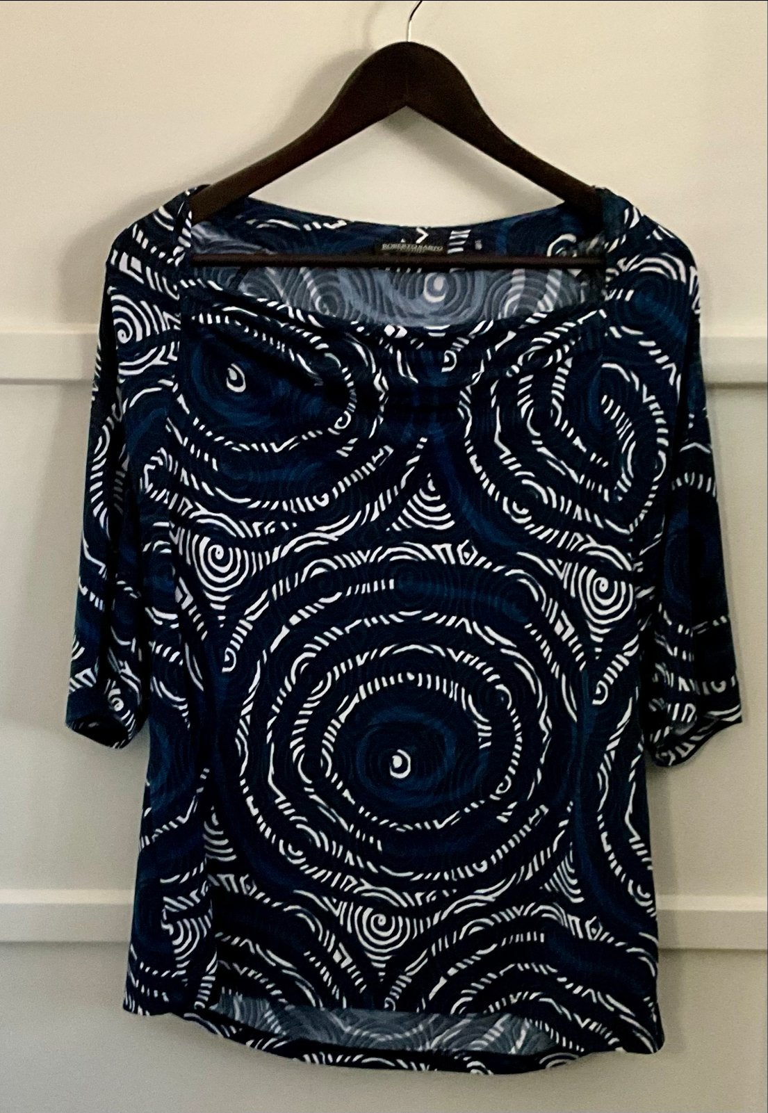 Prachtige Roberto Sarto blouse met unieke print, Ophalen of Verzenden, Zo goed als nieuw, Maat 46/48 (XL) of groter, Blauw