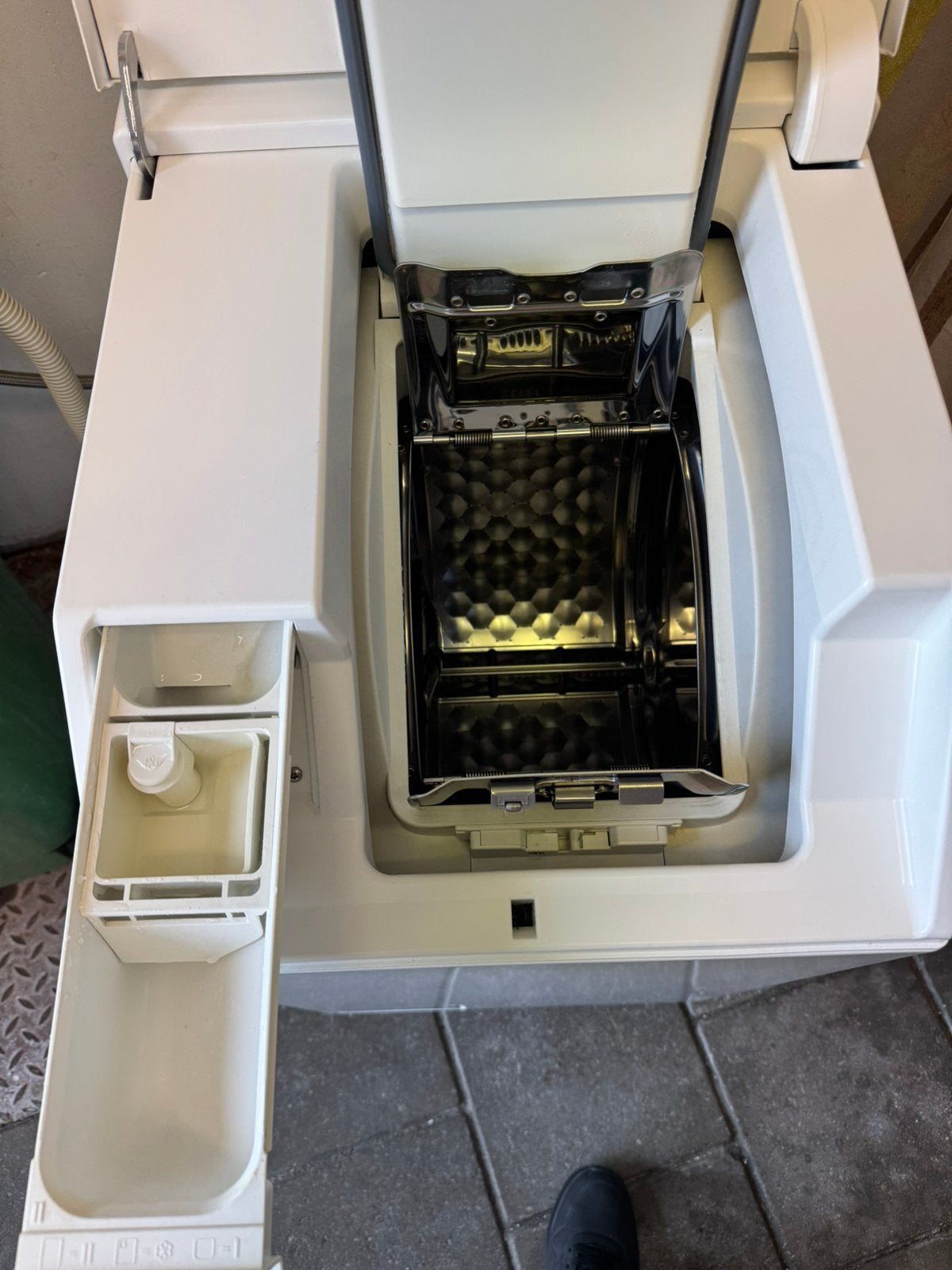 Foto 4 van Smalle Wasmachine | Miele W 695 F | Schoon | Staat Beneden