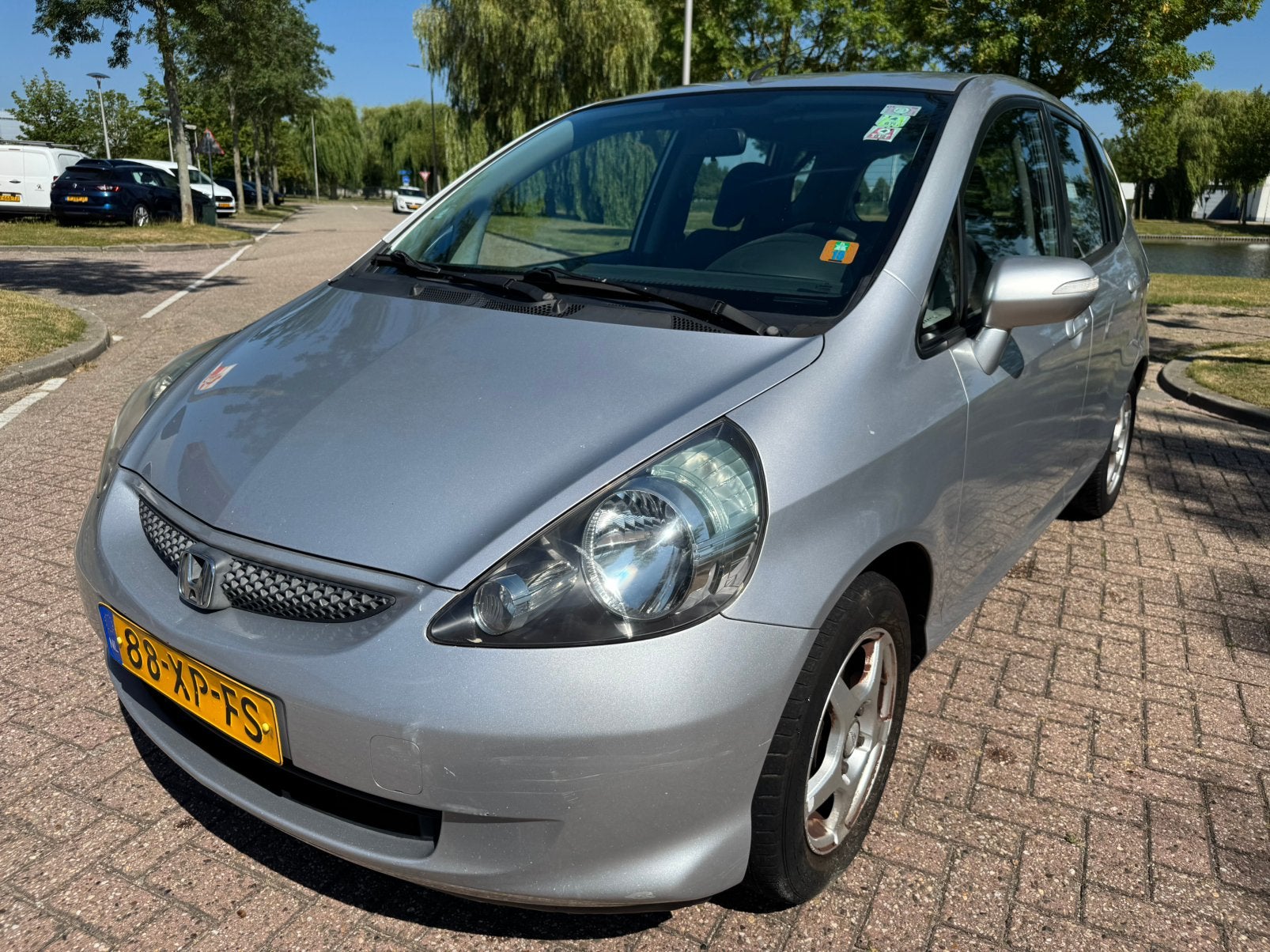 Honda Jazz 1.4 I 2007 Grijs AIRCO | CRUISE CONTROL, Auto's, Honda, Voorwielaandrijving, 83 pk, 450 kg, 40 €/maand