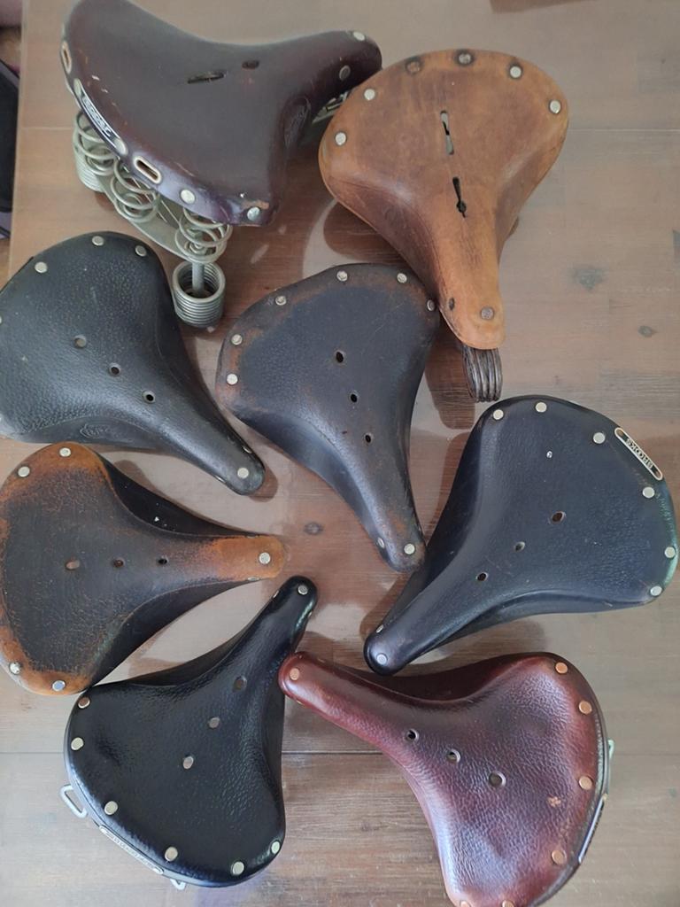 6 Brooks Fiets zadels  en 2 andere, Ophalen
