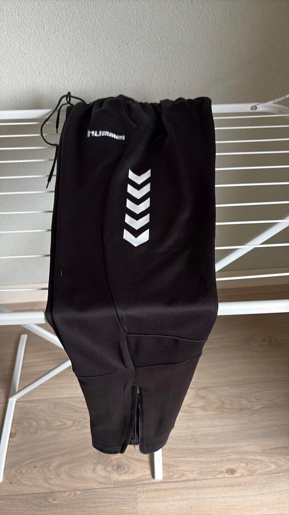 Nieuwe Hummel trainingsbroek, Kleding | Heren, Sportkleding, Maat 48/50 (M), Zwart, Nieuw, Ophalen of Verzenden