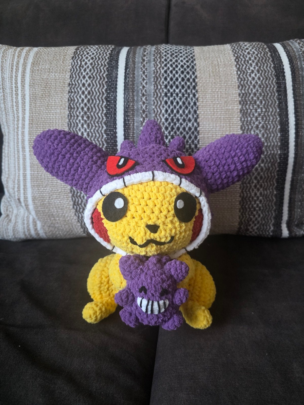 Gehaakte Pikachu in Gengar kostuum knuffel, Overige merken, Handgemaakt, Overige typen, Ophalen of Verzenden