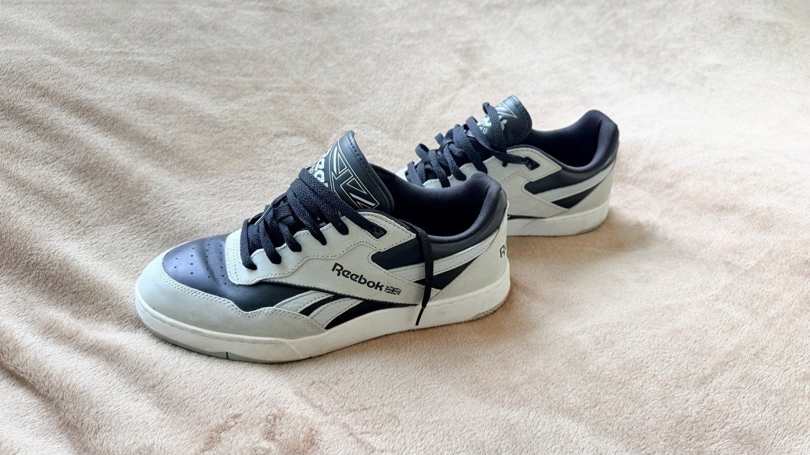 Reebok sneakers, maat 44,5 - 29 cm, Ophalen of Verzenden, Gedragen, Zwart, Sneakers of Gympen