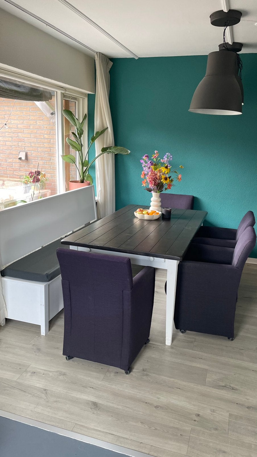 Complete eethoek | Tafel + klepbank + 4 stoelen met wieltjes, Ophalen of Verzenden, Gebruikt, 4 tot 6 stoelen