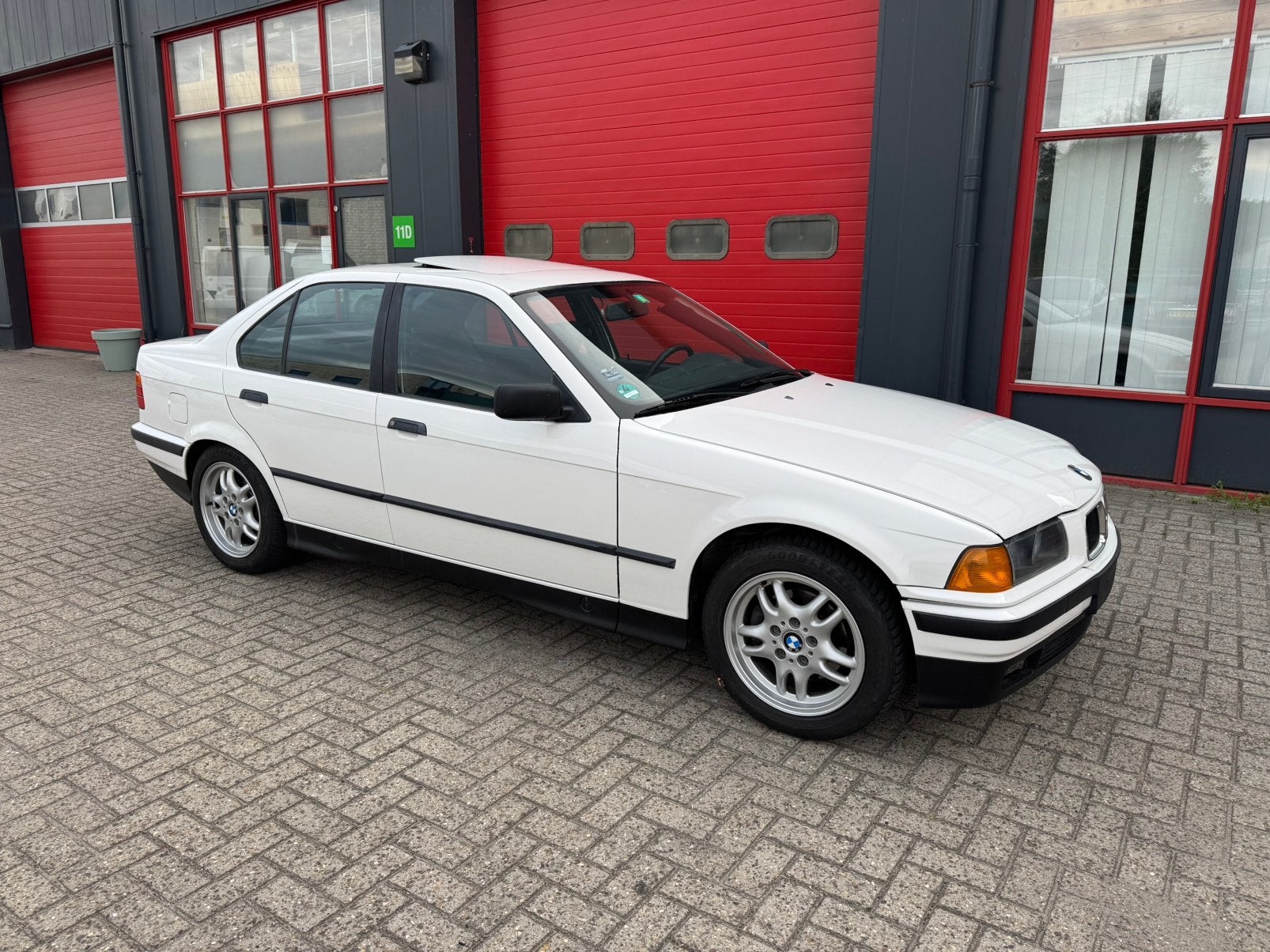 Zeer nette vroege ‘91 E36 320i in Alpinweiss 2, Auto's, Euro 2, 150 pk, Wit, Particulier