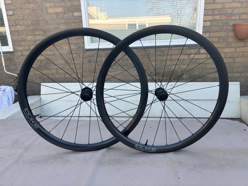 Duke Racing Wheels met DT Swiss 240 naven, Fietsen en Brommers, Wiel, Ophalen of Verzenden, Zo goed als nieuw, Racefiets