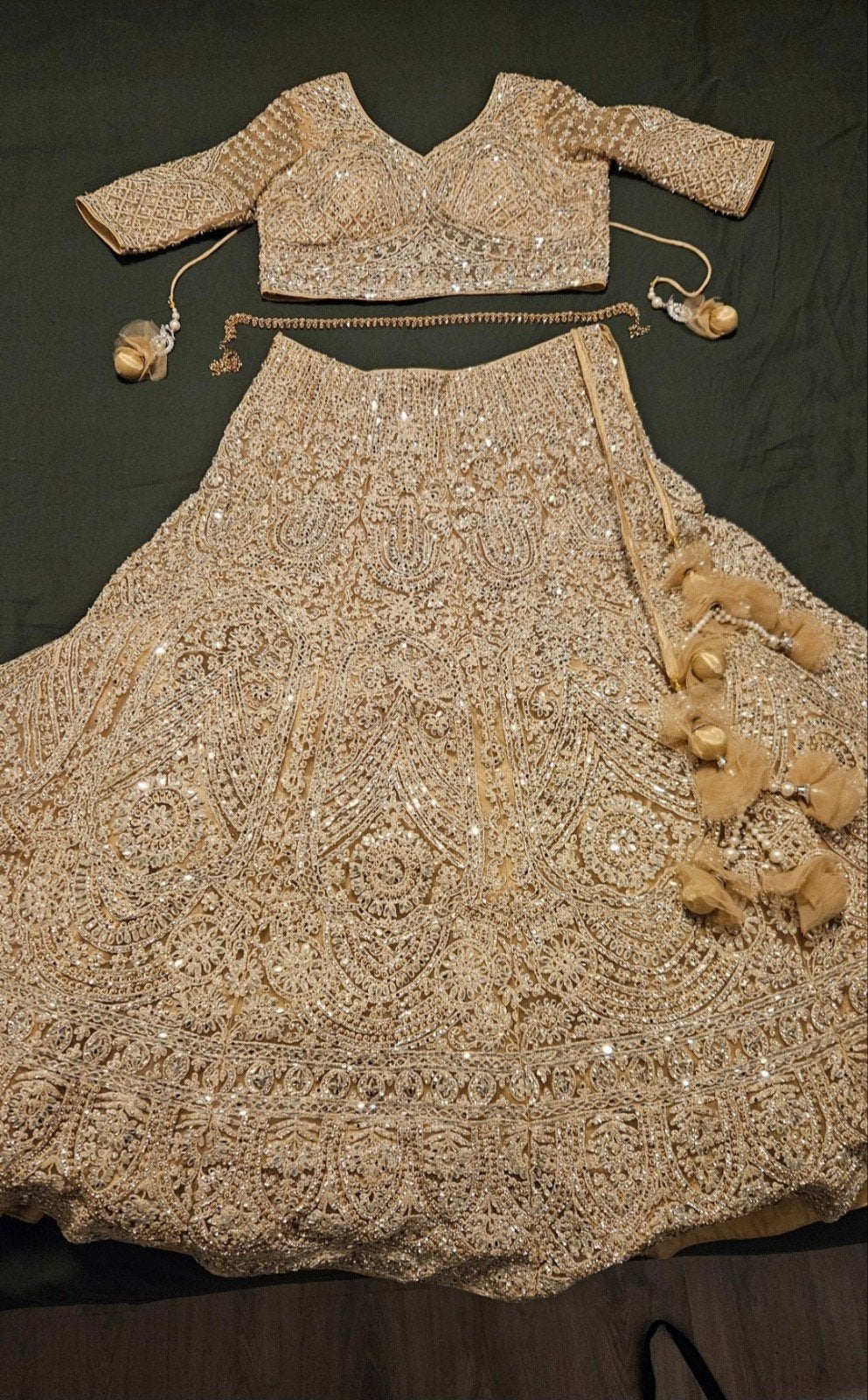 Gouden Bruids Lehenga - 4-delig NIEUW, Maat 38/40 (M), Overige typen, Nieuw, Ophalen of Verzenden