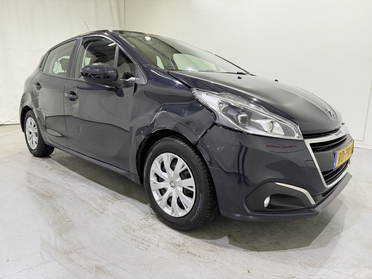 Peugeot 208 HB 1.2 PureTech Blue Lion (bj 2017), Webaccessibility@stellantis.com, 1199 cc, Stellantis N.V., Handgeschakeld
