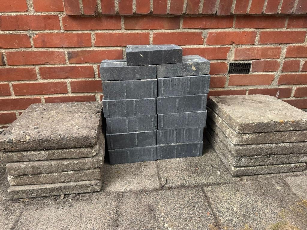 Gratis af te halen: Terrastegels en waaltjes in Groningen, Tuin en Terras, Tegels en Klinkers, Ophalen, Gebruikt, 10 m² of meer