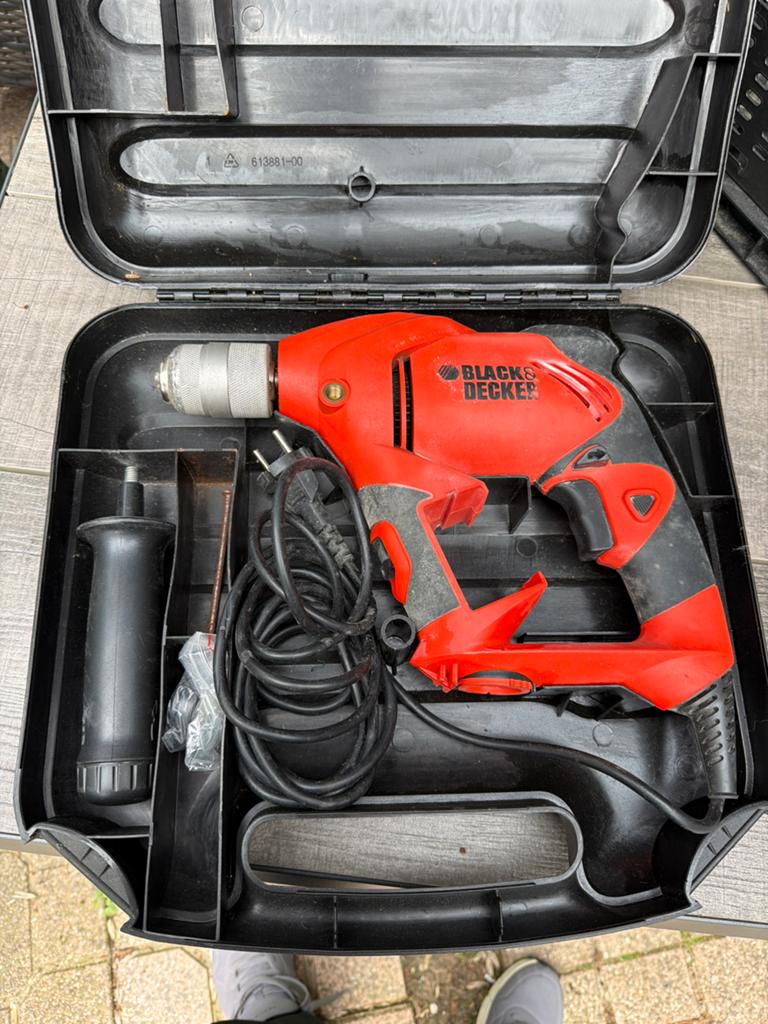 Black & Decker Boormachine met koffer, Doe-het-zelf en Verbouw, Gereedschap | Boormachines, Gebruikt, Klopboormechanisme, 400 tot 600 watt