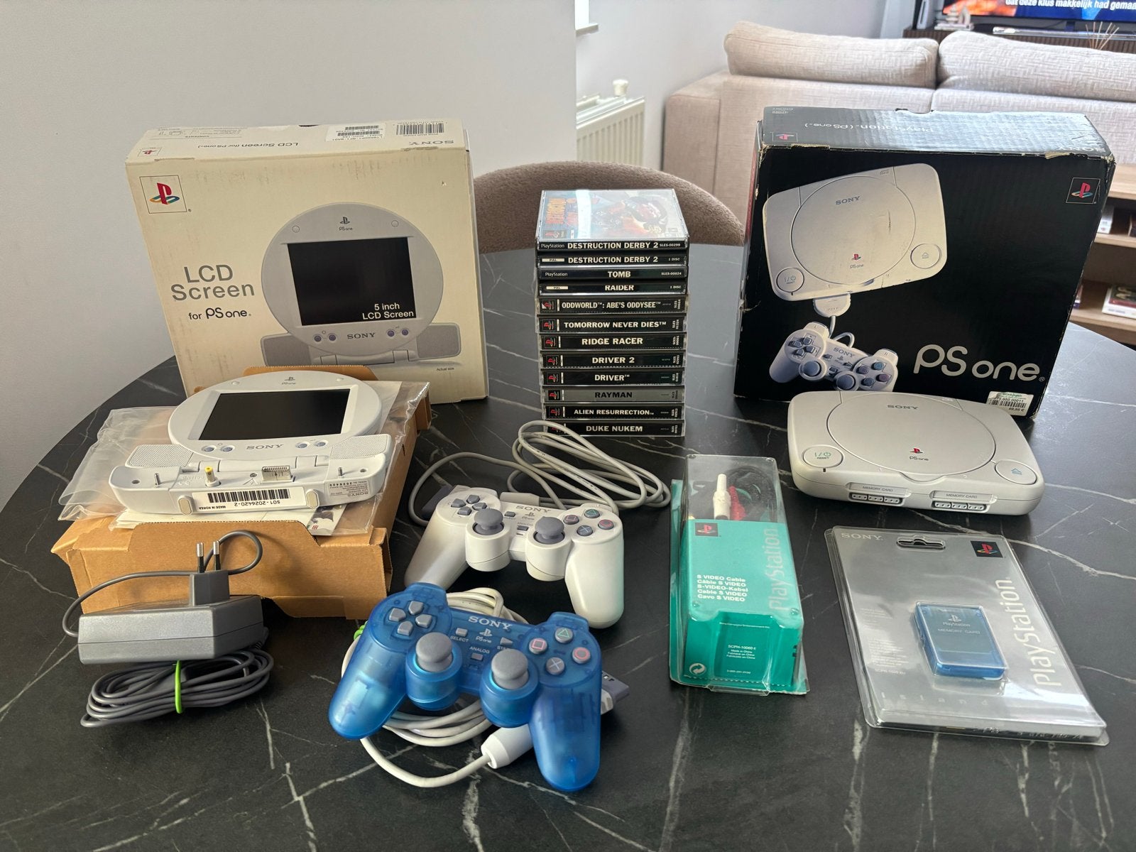 Complete PSone Bundel met LCD Scherm, Games en Accessoires., Spelcomputers en Games, Overige genres, 2 spelers, Eén computer, Ophalen of Verzenden