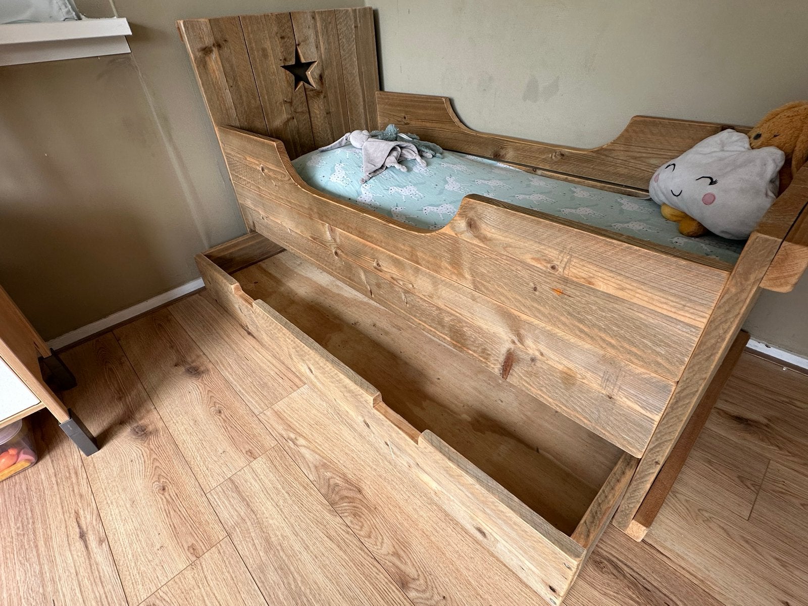 Kinderbed steigerhout, Ophalen, Gebruikt, Eenpersoons, Bruin
