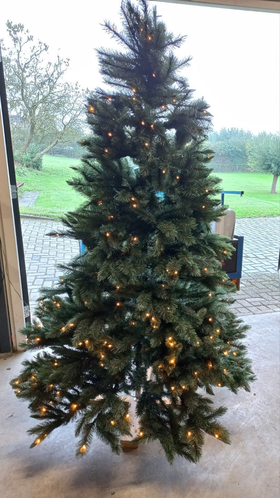 Intratuin grote kunstkerstboom, Ophalen