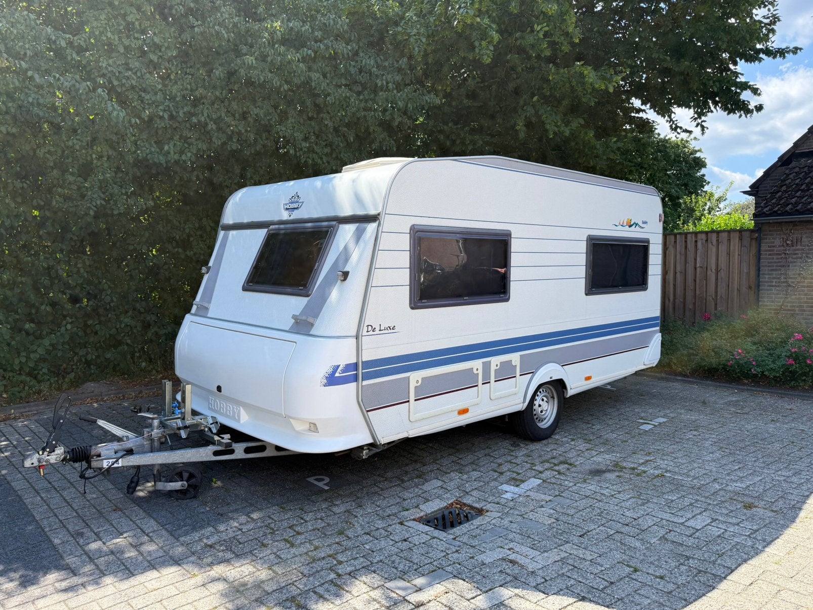 Hobby De Luxe 440 SFe | ‘98 | 4 pers | Dorema tent + luifel, Caravans en Kamperen, Caravans, Hobby, Bedrijf, Treinzit, 4 tot 5 meter