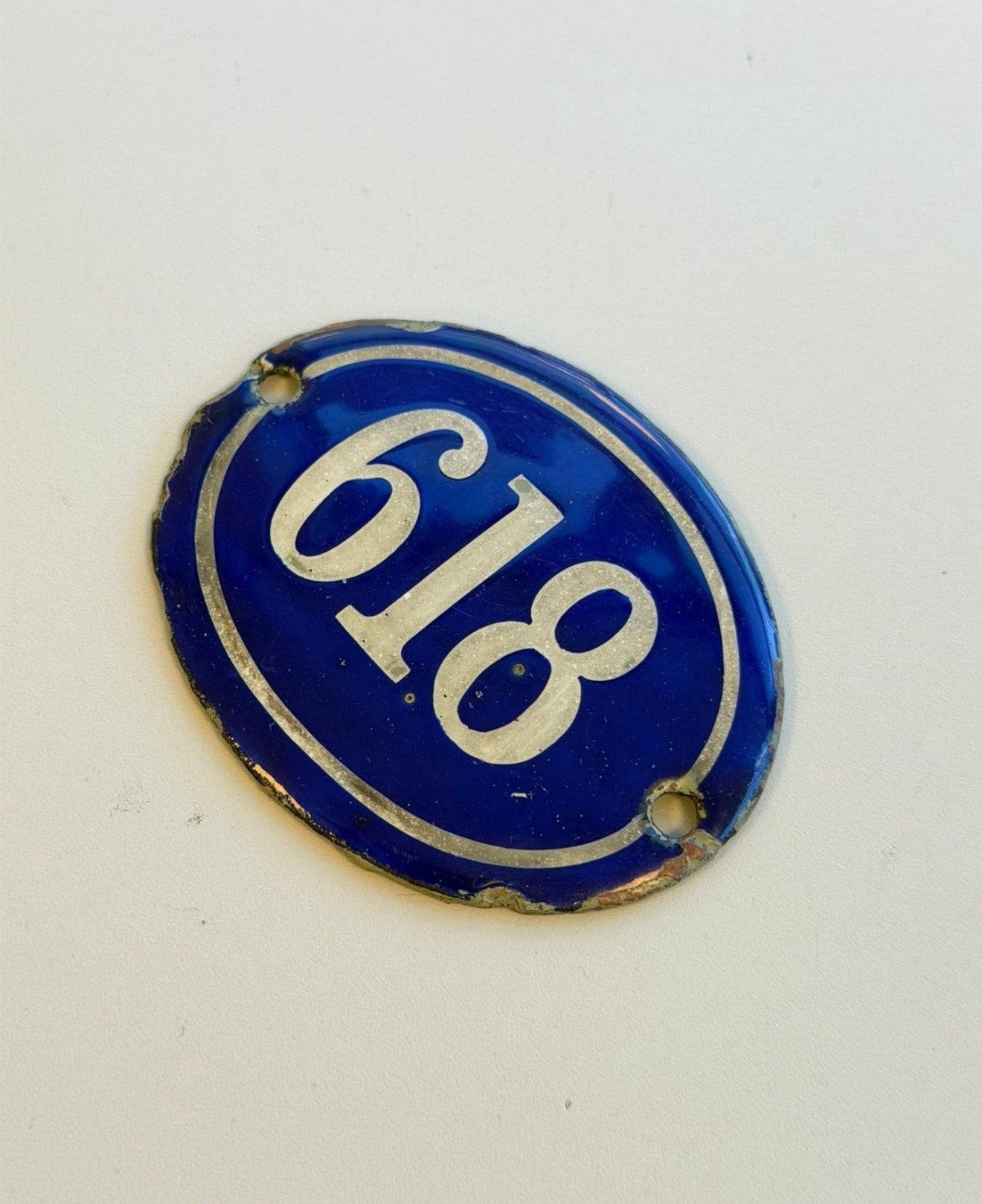 Vintage emaille huisnummerbord 618 blauw wit vtg huisnummer, Ophalen of Verzenden