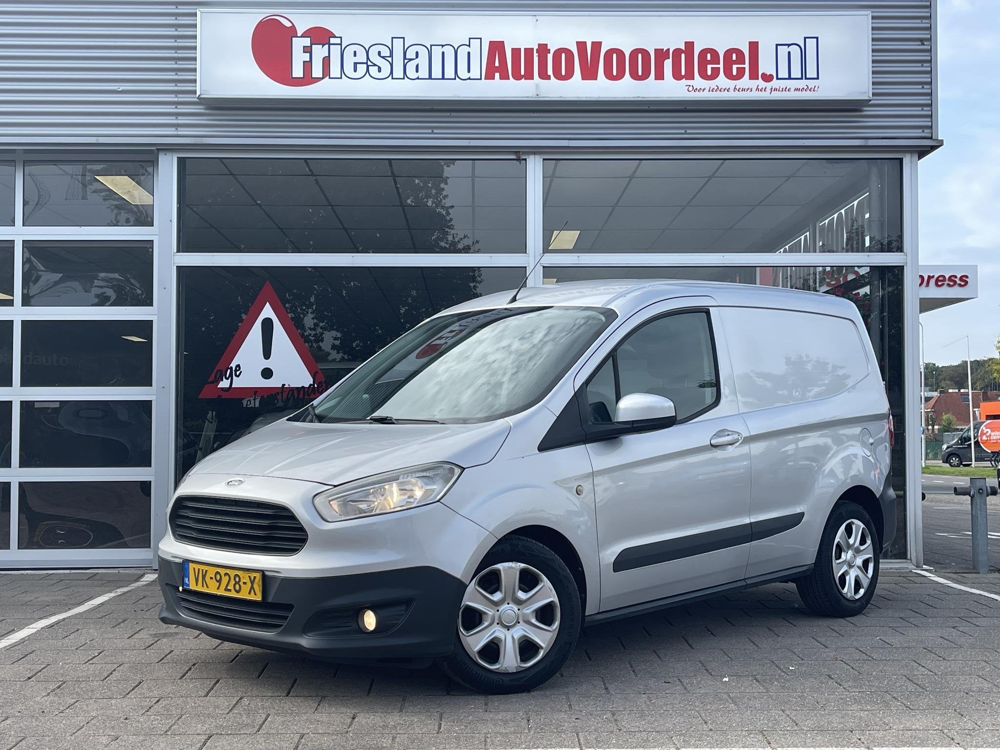 Ford Transit Courier 1.5 TDCI Trend / Airco /Stoelverw/104.5, Voorwielaandrijving, Euro 5, Stof, Met garantie (alle)