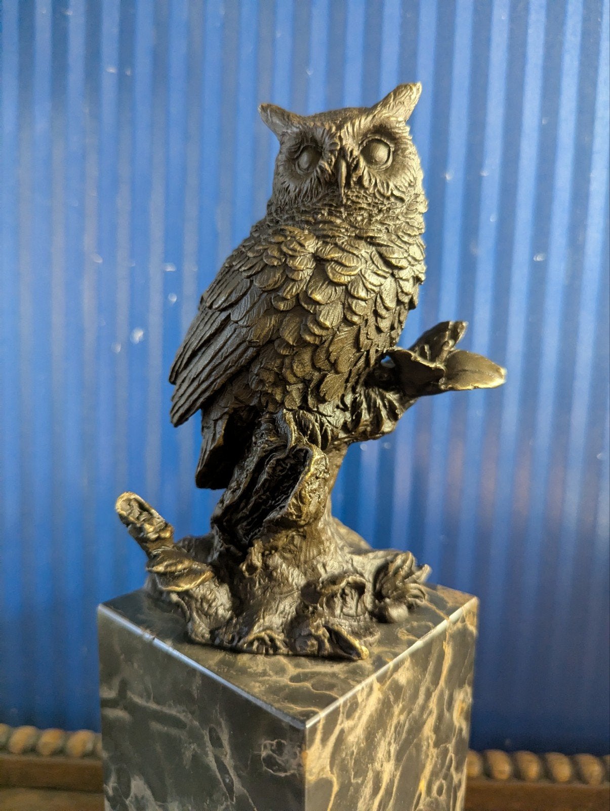 Bronzen uil op marmeren sokkel - gesigneerd Milo, Antiek en Kunst, Kunst | Beelden en Houtsnijwerken, Ophalen of Verzenden, Brons