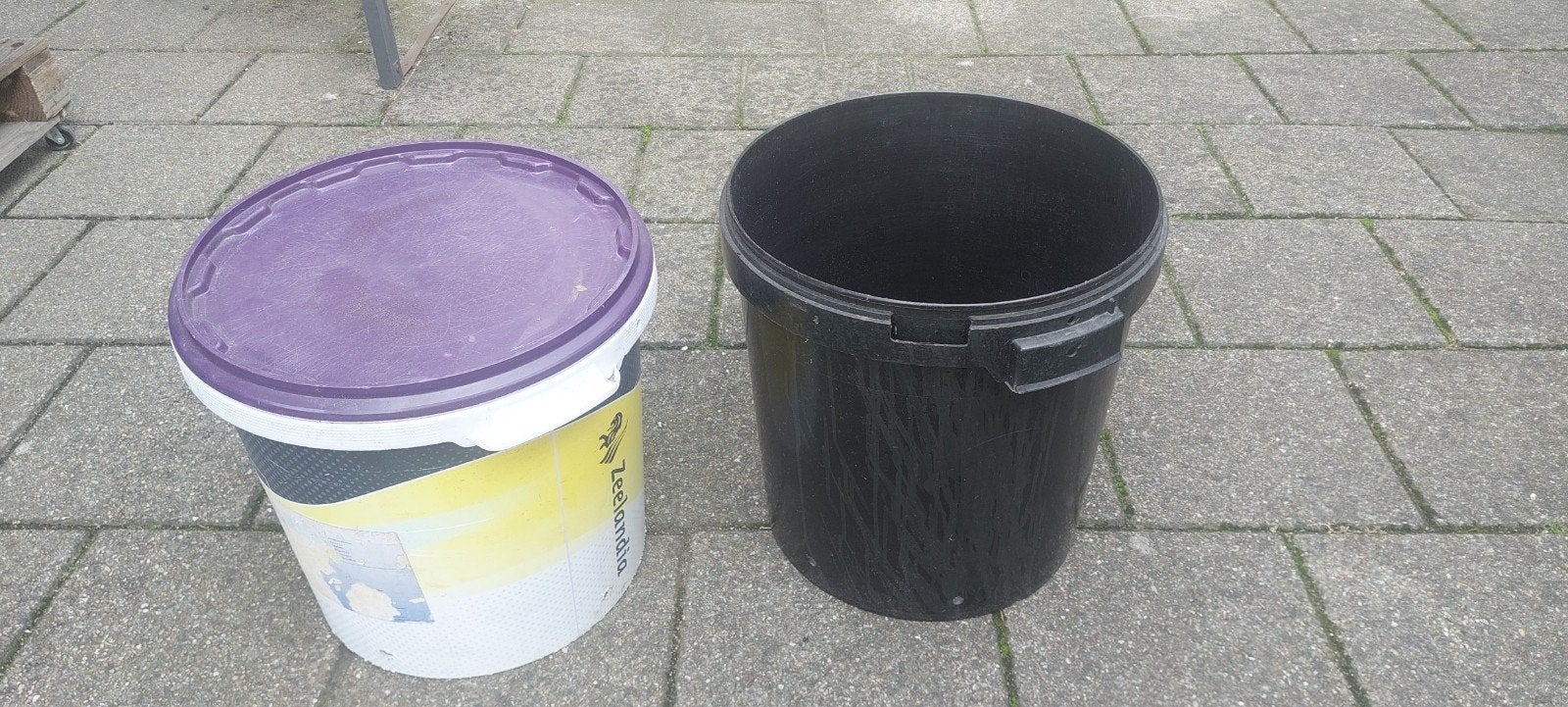 GRATIS 25 liter tonnen, Doe-het-zelf en Verbouw, Ophalen, Wit