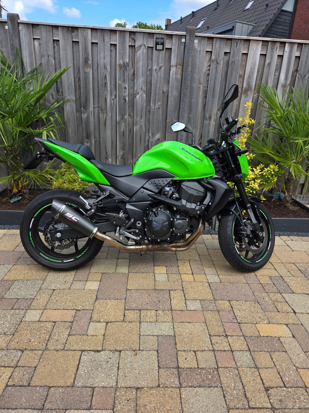 Kawasaki Z750 ABS (2011) - Lime Green - SC Project - Lage km, Occasion, 4 cilinders, Motorrijbewijs A, Particulier