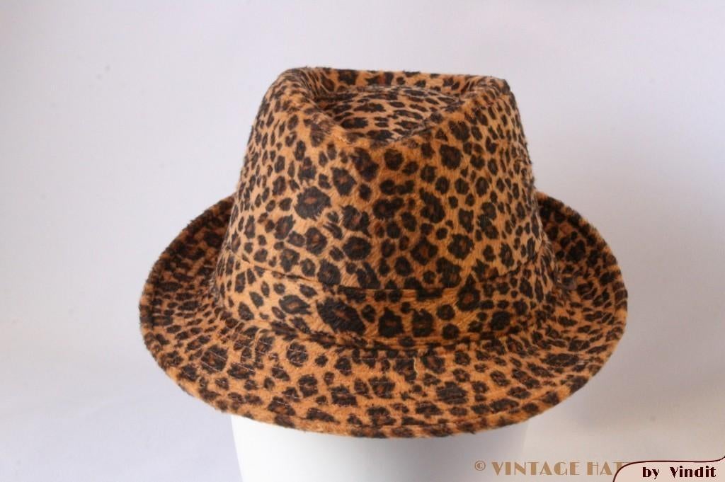 Trilby hoed luipaardprint bruin-bruin maat 57 Nieuw, Ophalen of Verzenden, Nieuw, 56 of 57 cm (M, 7 of 7⅛ inch), Hoed