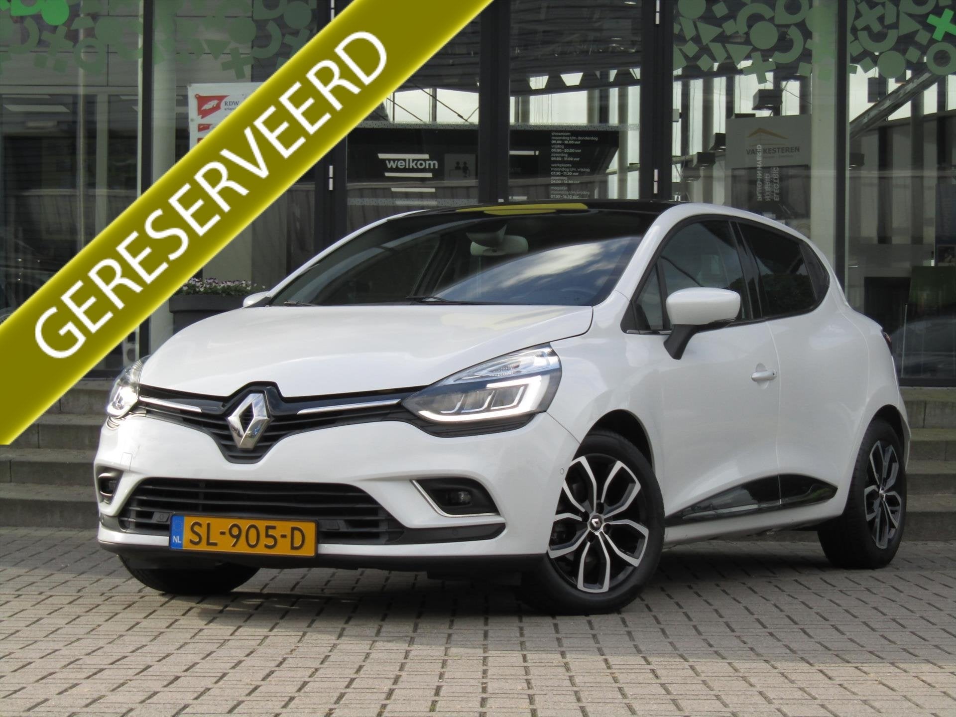 RENAULT Clio TCe 90pk Intens Bose / Trekhaak / Camera Panora