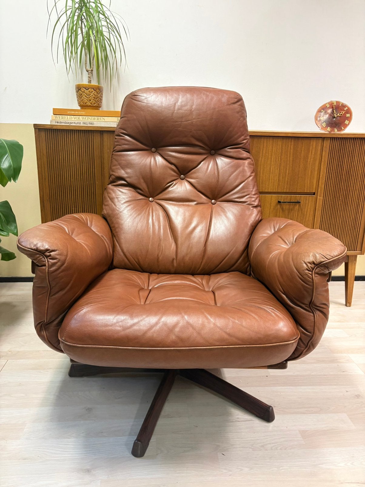 Vintage fauteuil Zweeds design Göte Möbler Leer Jaren 70, Huis en Inrichting, Fauteuils, Ophalen, Gebruikt, 75 tot 100 cm, 50 tot 75 cm