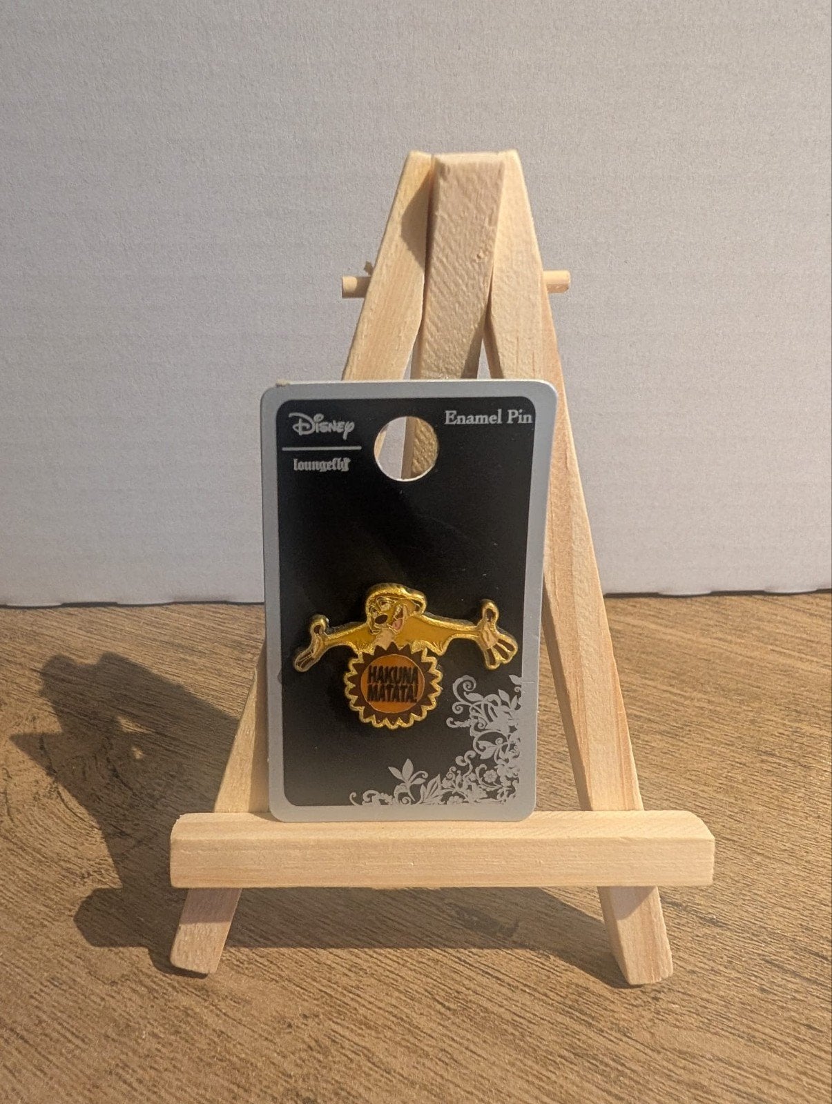 Disney Loungefly Pin Timon Lion King, Verzamelen, Ophalen of Verzenden, Overige figuren, Nieuw
