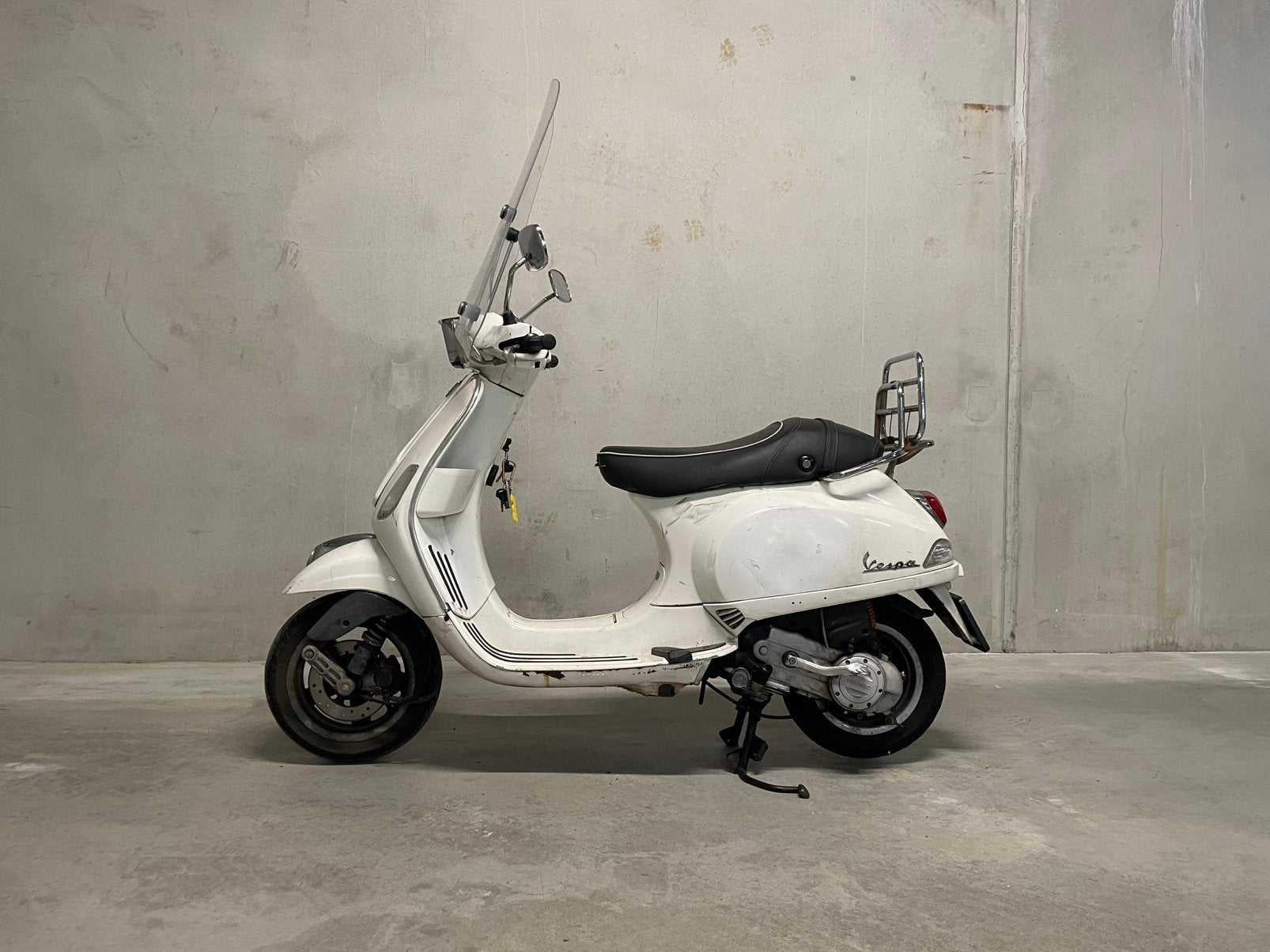 Vespa s frame + geel kenteken, Fietsen en Brommers, Scooters | Vespa, Ophalen of Verzenden, Zo goed als nieuw, Benzine