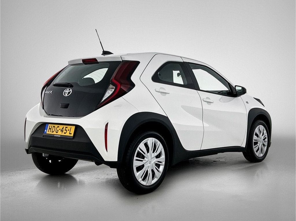Toyota Aygo X 1.0 VVT-i MT Play | Achteruitrijcamera | Cruis, 12 maanden, Stof, Gebruikt, 920 kg