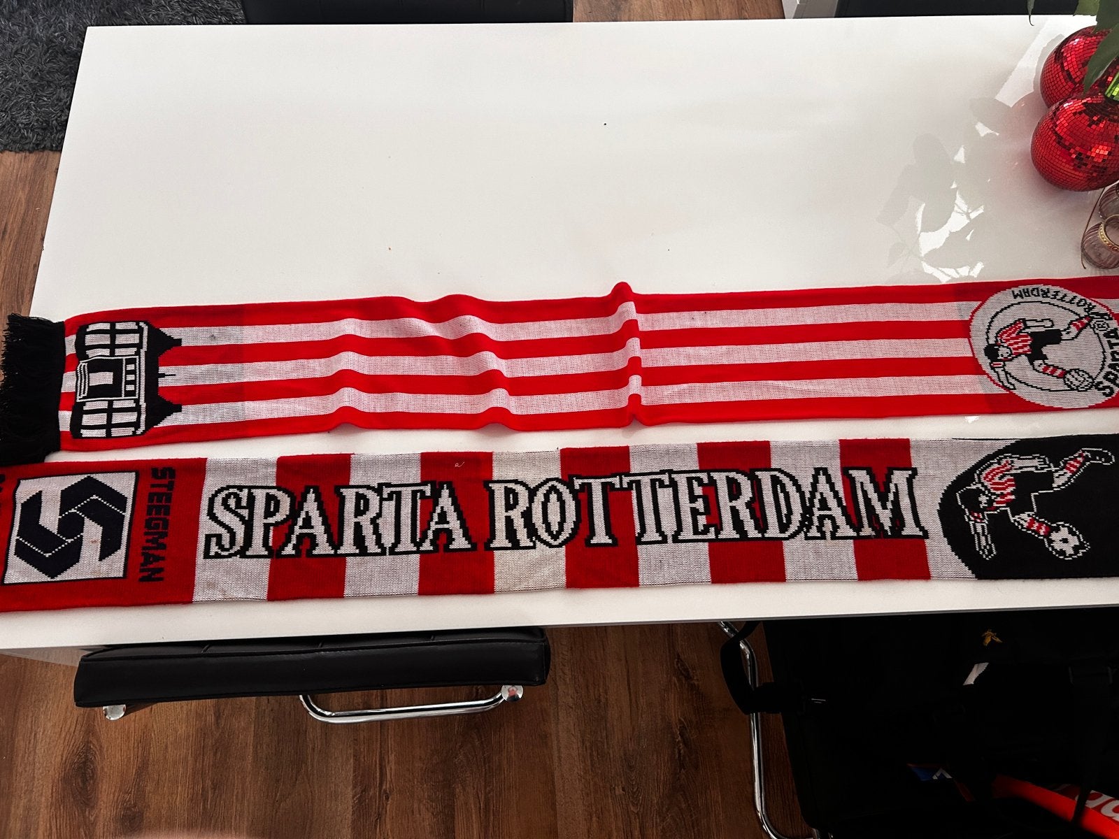 2 Sparta sjalen, Ophalen of Verzenden, Zo goed als nieuw, Sparta, Poster, Plaatje of Sticker