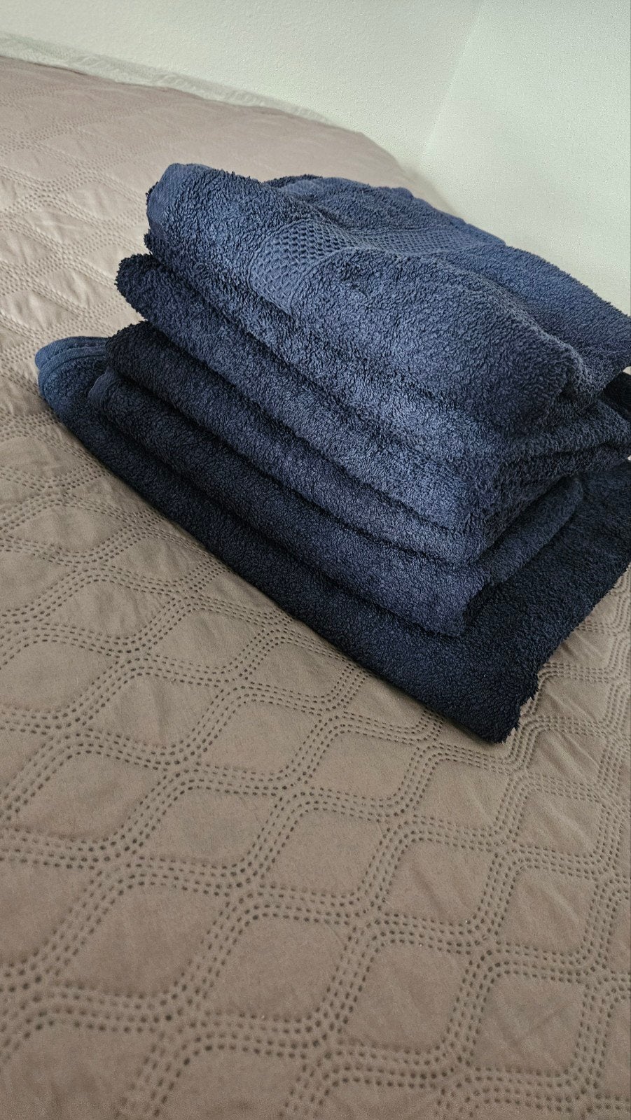 5 handdoeken en 1 baddoek - Gebruikt, Ophalen of Verzenden
