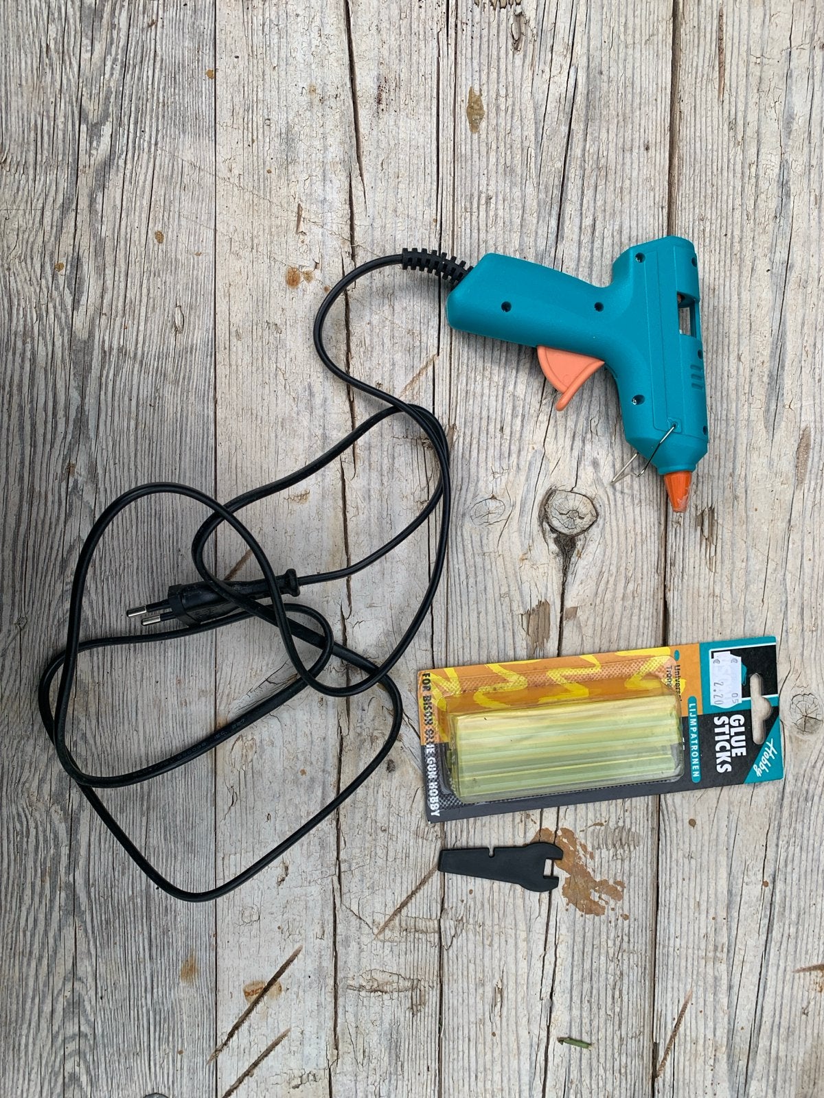 Lijmpistool met lijmsticks - Zo goed als nieuw, Overige thema's, Gereedschap of Toebehoren, Meerkleurig, Ophalen of Verzenden