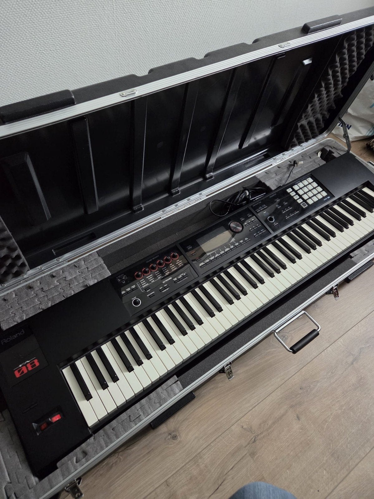 Roland FA-08 Synthesizer Workstation met 88 Gewogen Toetsen, Muziek en Instrumenten, Ophalen, Roland, Zo goed als nieuw, 88 toetsen