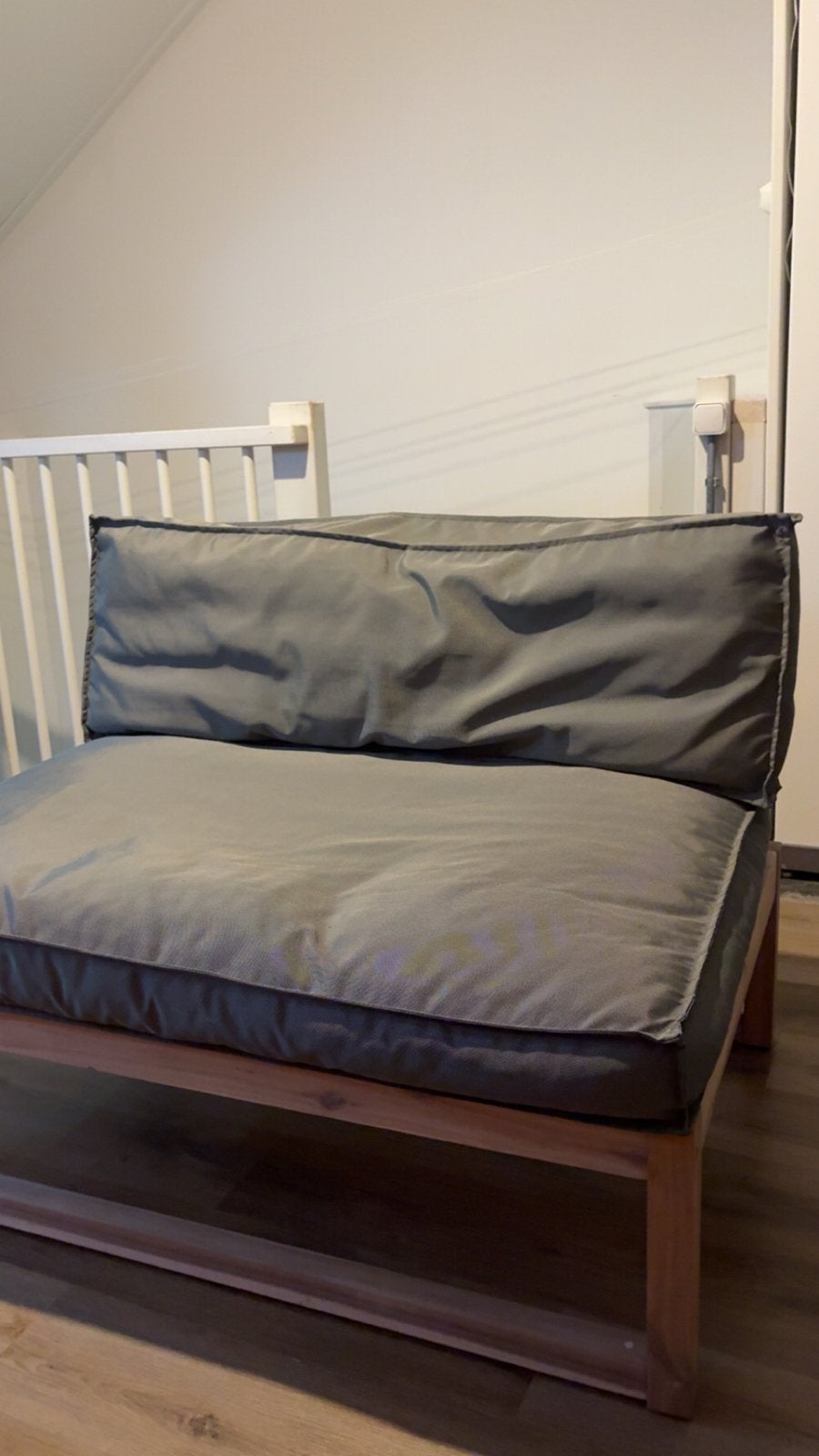 Comfortabele houten bank met kussens, Huis en Inrichting, Ophalen, Gebruikt, 150 tot 200 cm, Tweepersoons