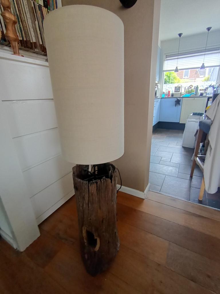 Stout lamp, hout incl linnen kap, Ophalen, Zo goed als nieuw, Hout, 150 tot 200 cm