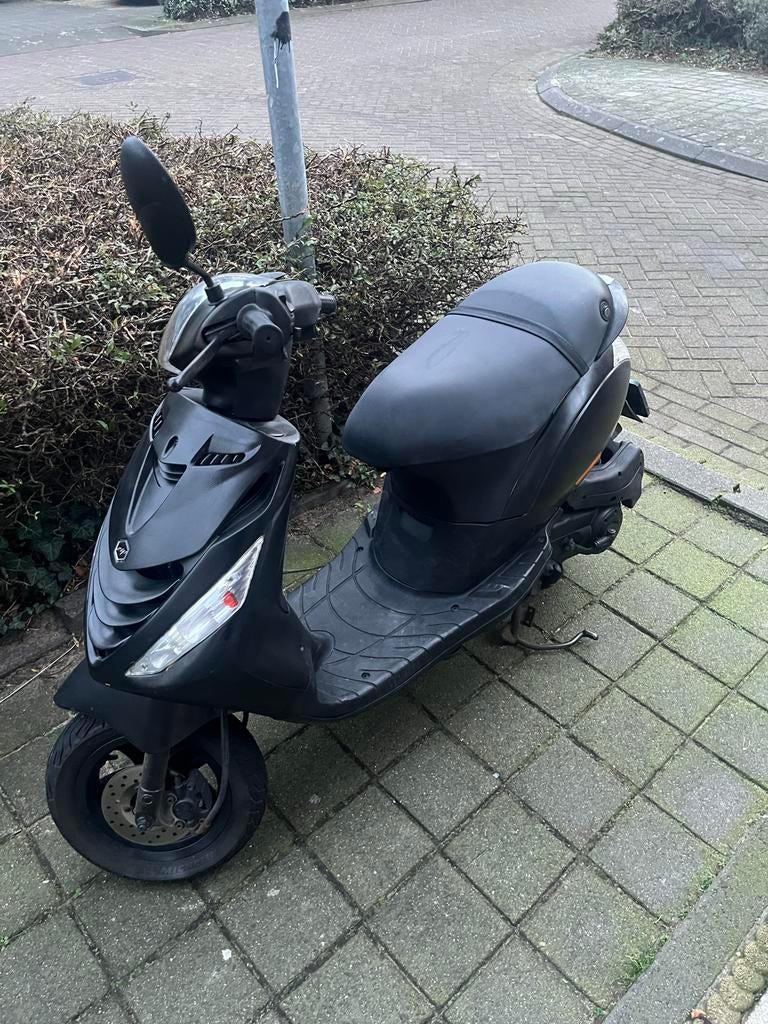 Piaggio Zip 4-takt Snor Scooter - 2017 - Geel (Ducati), Ophalen, Gebruikt, Zip, Benzine